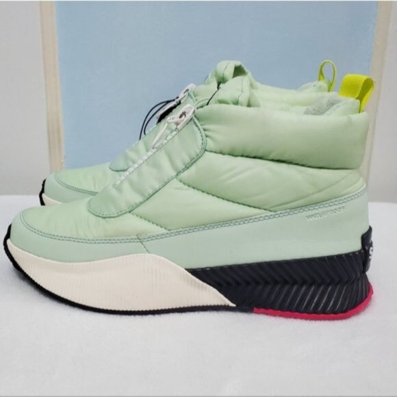 NWT Sorel Out N About III Puffy Zip-Up Ankle Boots - Picture 2 of 11